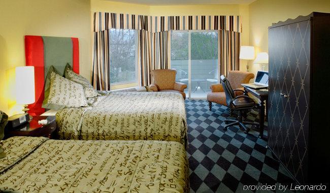 Plaza Inn & Suites At Ashland Creek Room photo